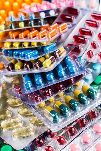 Verscheidenheid van geneesmiddelen en geneesmiddelen — Stockfoto