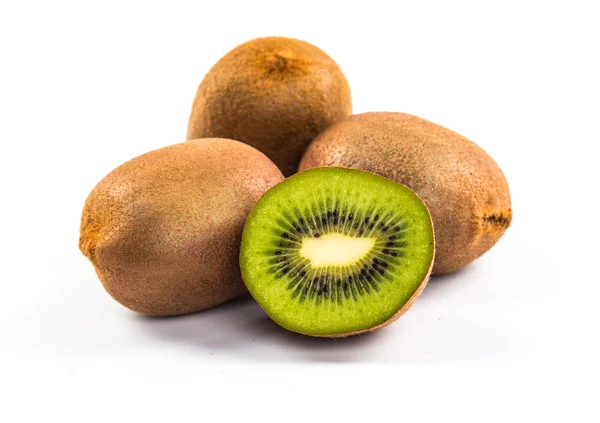 Kiwi cortar segmentos em um fundo branco — Fotografia de Stock