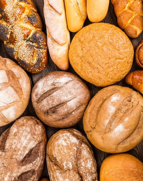 Çok karışık ekmek ve rulolar yukarıda vurdu.