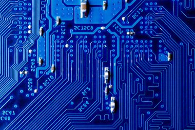 Bilgisayar ana kartının mavi devre kartı arka planı, Elektronik bilgisayar donanım teknolojisi. Entegre iletişim işlemcisi. Bilgi mühendisliği bileşeni. Mavi renk.