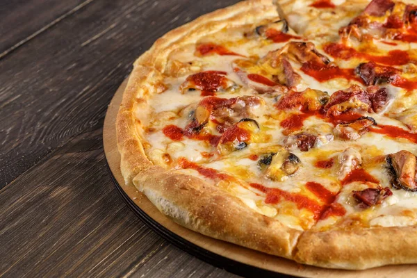 Fresh Pizza Tomato Sauce Black Olives Mozzarella Cheese Ham Wooden — Stock Photo, Image