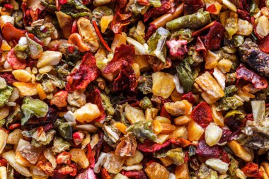 Farklı baharatlardan oluşan bir karışım. Renkli baharat ve baharat dokuları. Renkli bitkiler ve baharatlar. Doğulu. Kafe konsepti.