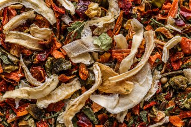 Farklı baharatlardan oluşan bir karışım. Renkli baharat ve baharat dokuları. Renkli bitkiler ve baharatlar. Doğulu. Kafe konsepti.