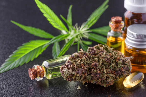 Blütenknospen Für Medizinisches Marihuana Freizeitmarihuana Sorte Cannabis Sorte Unkrautknospen Glas — Stockfoto