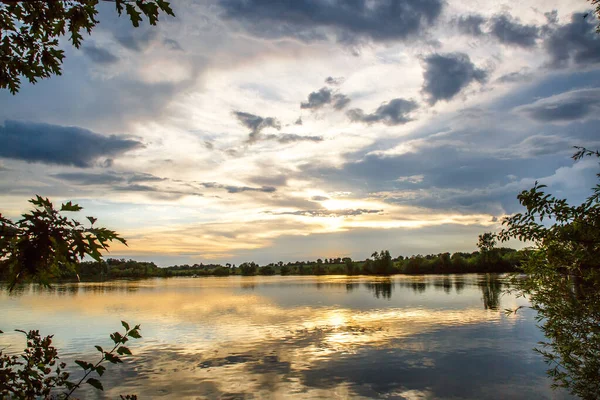 Aventuras Pesca Pesca Carpas Pescador Atardecer Pesca Con Técnica Carpintería —  Fotos de Stock