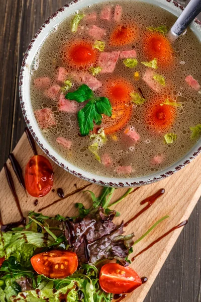 Gemüsesuppe Mit Hühnerfilet Einer Schüssel Über Dunklem Rustikalem Holzhintergrund Draufsicht — Stockfoto