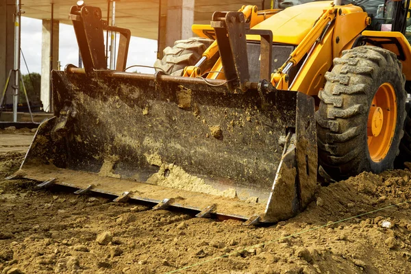 Bulldozer Moves Spreads Soil Rubble Embankment Road Bulldozer Working Dirt — Stock Photo, Image