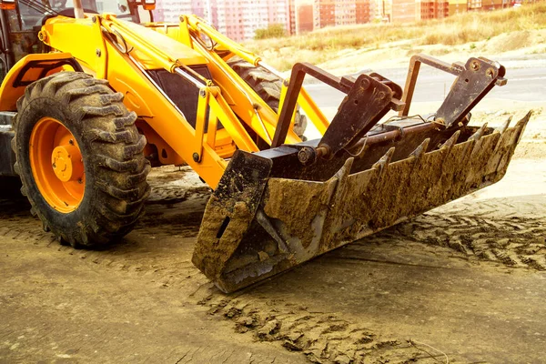 Bulldozer Moves Spreads Soil Rubble Embankment Road Bulldozer Working Dirt — Stock Photo, Image