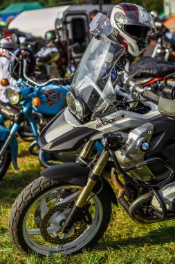 KANIV, UKRAINE - 5 Haziran 2021: güzel Bmw R1200 motorsikleti. Uluslararası Motosiklet Festivali 