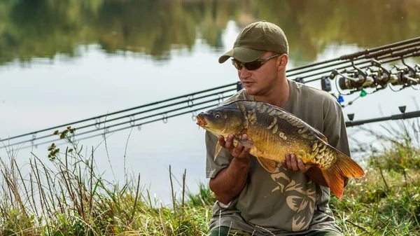 Aventures Pêche Pêche Carpe Carpe Miroir Cyprinus Carpio Poisson Eau — Photo