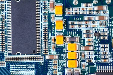 Beyaz arkaplanda ana kart izole edildi.