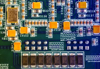 Elektronik devre kartının işlemcili yakın plan görüntüsü