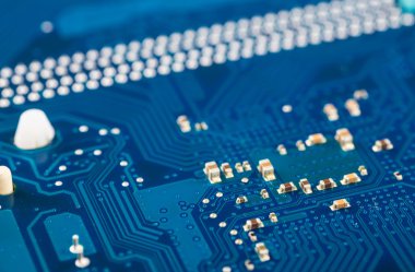elektronik devre kartı işlemci mavi backgro ile yakın çekim