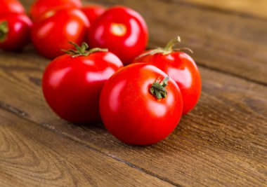 eski ahşap üzerinde korunması için otlar ile pişmiş domates,