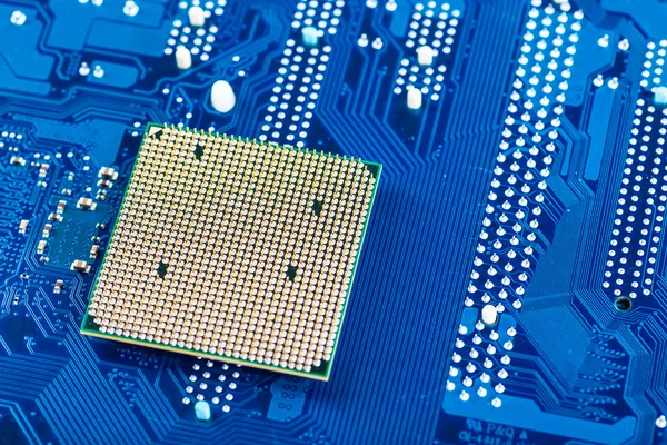 Detail plošného spoje s procesorem modrá backgro — Stock fotografie