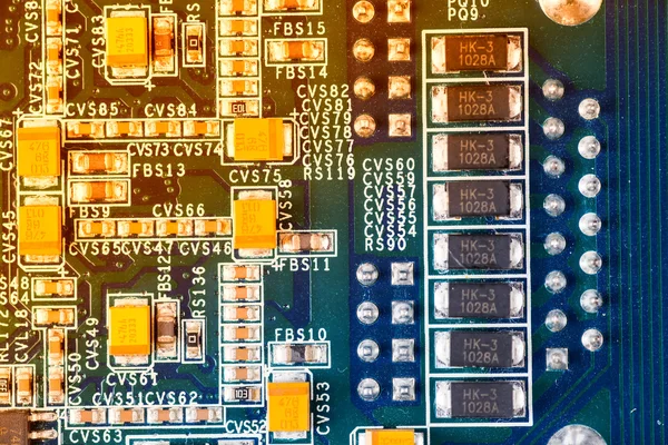Placa madre de computadora impresa con microcircuito, primer plano — Foto de Stock