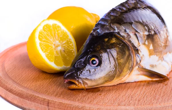 Färsk rå fisk och livsmedelsingredienser — Stockfoto