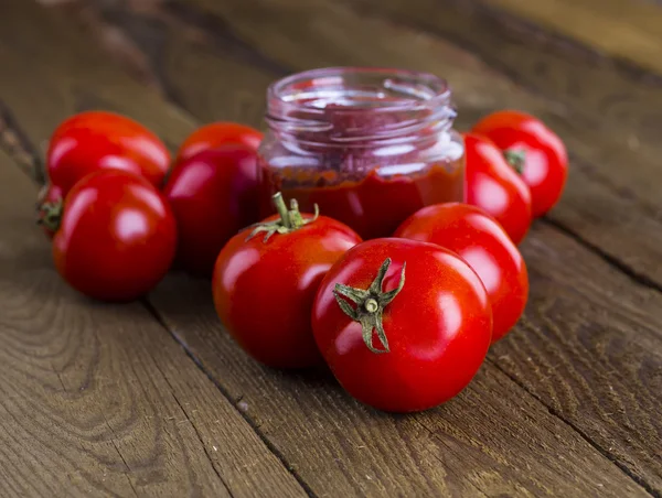 Tomates frescos con pasta —  Fotos de Stock