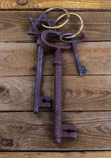 ahşap zemin üzerinde Vintage anahtar