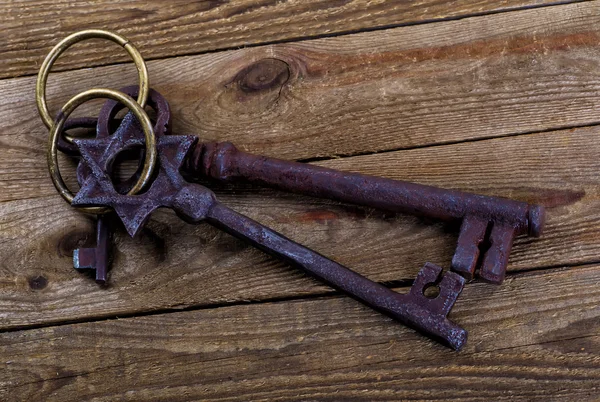 ahşap zemin üzerinde Vintage anahtar