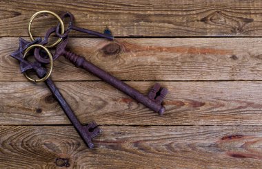 ahşap zemin üzerinde Vintage anahtar