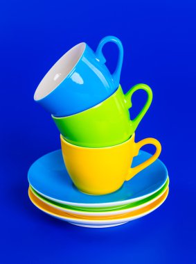 çok renkli bardak yapılan kule