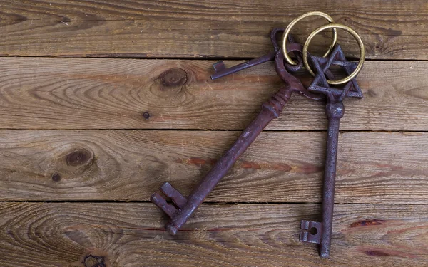ahşap zemin üzerinde Vintage anahtar