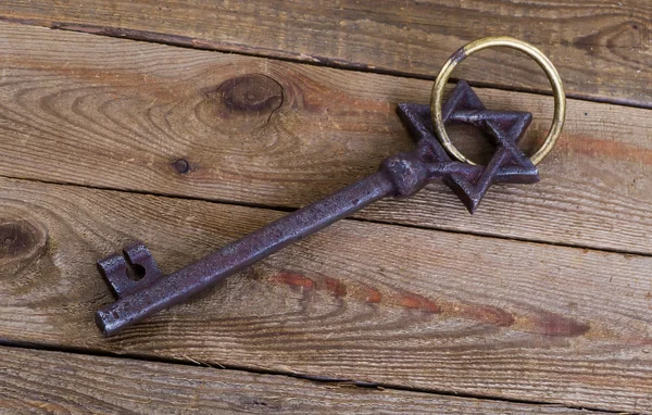 ahşap zemin üzerinde Vintage anahtar