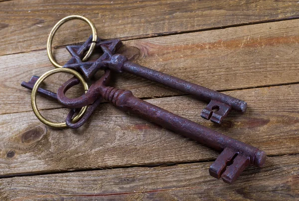 ahşap zemin üzerinde Vintage anahtar