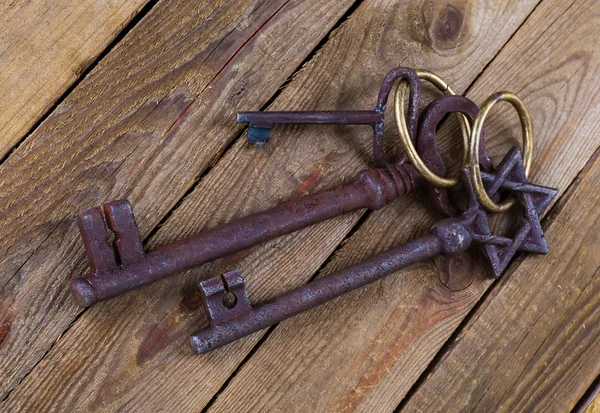 ahşap zemin üzerinde Vintage anahtar