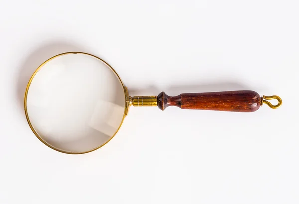 Фотография увеличительного стекла Брасса с деревянной ручкой, изолированная — стоковое фото