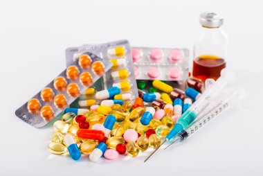 Bir şırınga ile enjeksiyon için tıbbi şişeleri