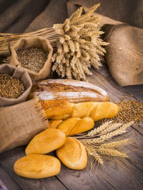 farklı ekmek ve ekmek dilimleri. Gıda arka plan.