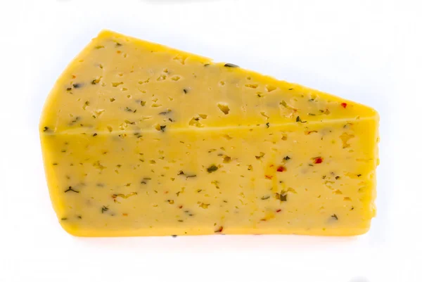 Egy darab sajt elszigetelt fehér alapon — Stock Fotó