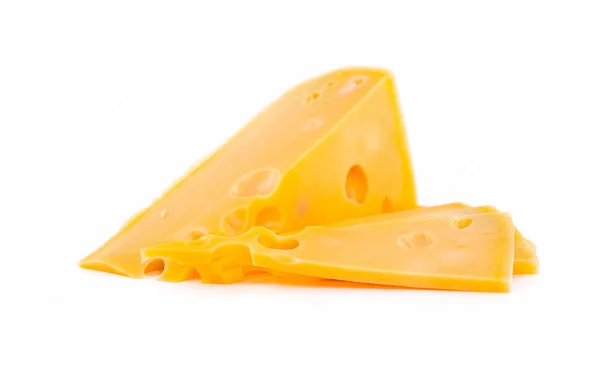 Шматок сиру ізольований на білому фоні — стокове фото