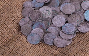 eski ortaçağ paralar hazinesi Gümüş arka plan