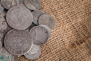 eski ortaçağ paralar hazinesi Gümüş arka plan