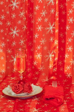 Yeni yıl akşam yemeği için hazırlan