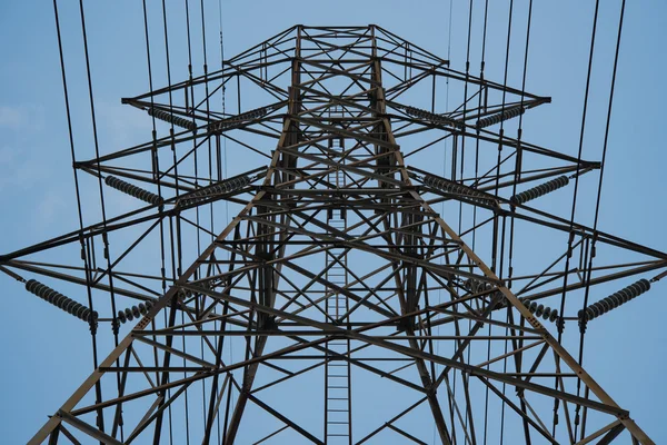 Fechar da Torre de Transmissão Elétrica — Fotografia de Stock