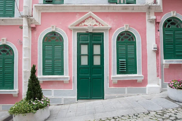 As casas pitorescas tradicionais em estilo rosa de Portugal Imagem De Stock