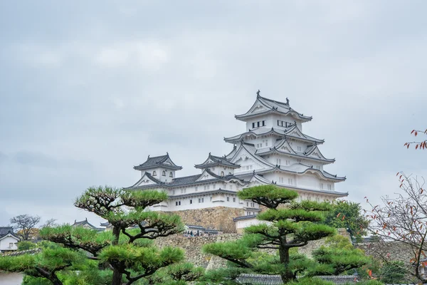 Castillo de Himeji en Japón, también llamado el castillo de garza blanca — Foto de Stock