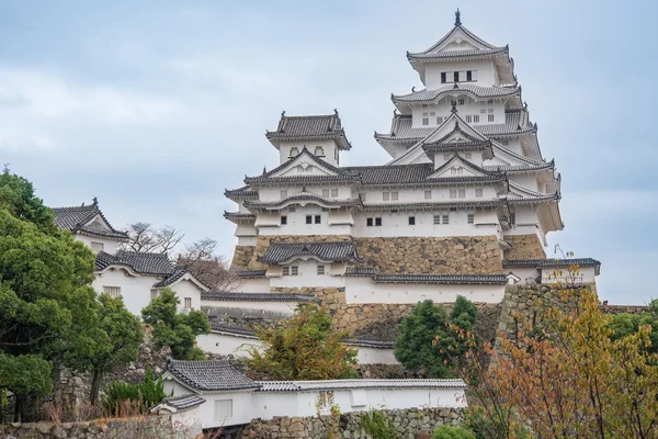 Castillo de Himeji en Japón, también llamado el castillo de garza blanca — Foto de Stock