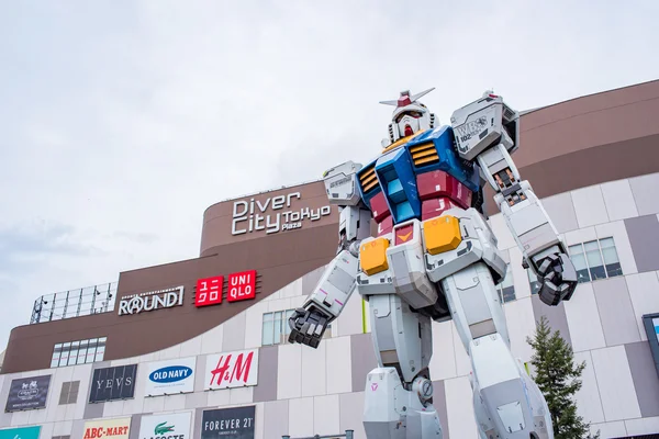 Estátua de Gundam no DivercCity Tokyo Plaza em Tóquio — Fotografia de Stock