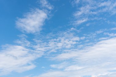 Mavi gökyüzü bulutları