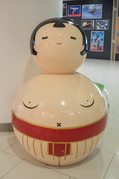 在网关 Ekamai 百货公司大日本 kokeshi 娃娃 — 图库照片