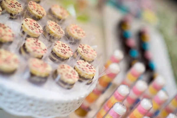 Mini coloridos biscoitos sanduíche — Fotografia de Stock