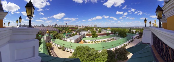 在基辅基辅-佩乔尔斯克修道院的钟塔 — 图库照片
