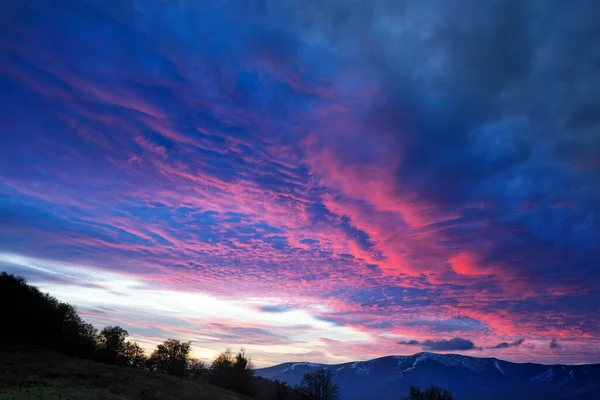 Los Intensos Colores Puesta Salida Del Sol Son Una Fantástica — Foto de Stock