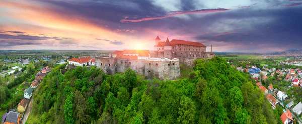 Flug Eines Quadrocopters Über Die Berühmte Burg Der Ukraine Transkarpatien — Stockfoto