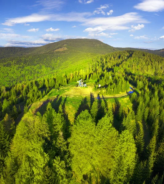 ภาพถ ายทางอากาศโดยโดรนของสนามน นและก าซในย เครน Carpathians ภาค Ivano Frankivsk Dora — ภาพถ่ายสต็อก